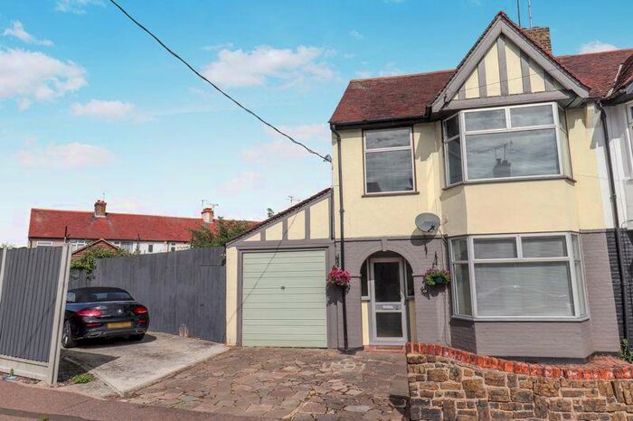 3 Bedroom Terraced House To Rent In Brooklands Avenue Leigh On Sea, SS9