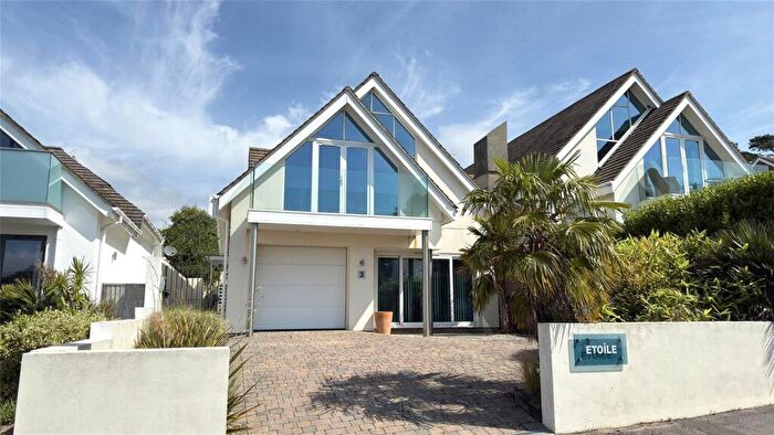 4 Bedroom Detached House For Sale In Partridge Drive, Poole, Dorset, BH14