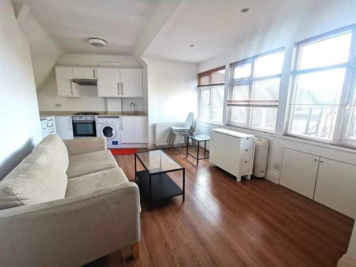 2 Bedroom Flat To Rent In Aylmer Parade, Aylmer Road, London, N2