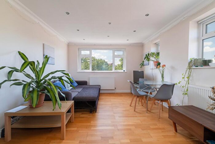 2 Bedroom Flat To Rent In Westcombe Park Road London, SE3