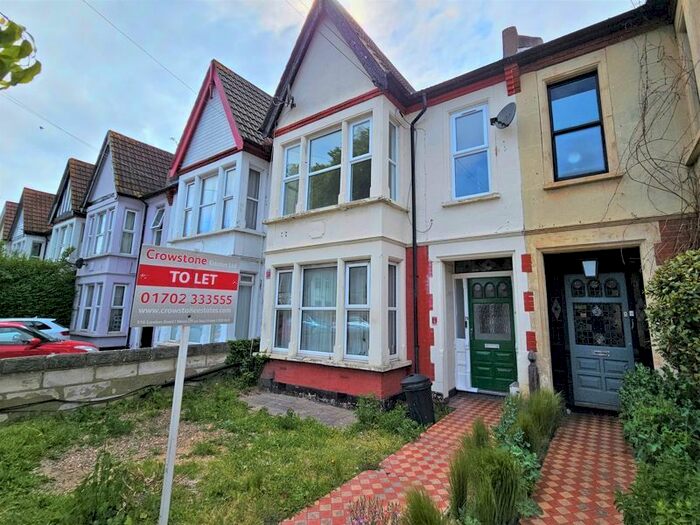 3 Bedroom Flat To Rent In Valkyrie Road, Westcliff-On-Sea, SS0