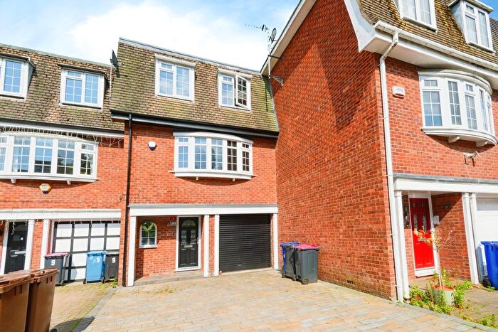 3 Bedroom Town House To Rent In Woodlea, Worsley, M28