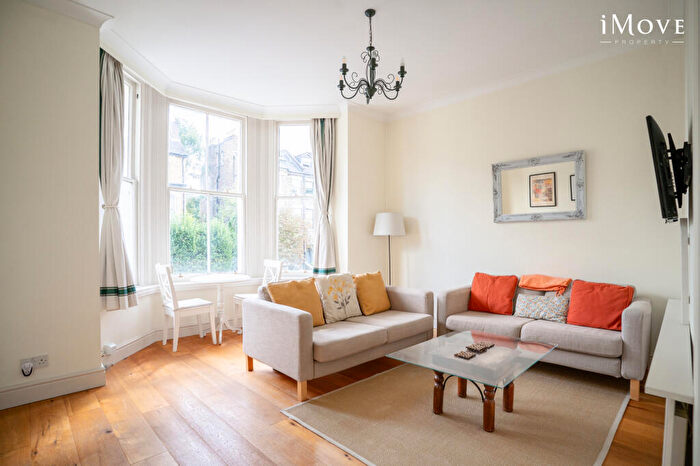 2 Bedroom Flat For Sale In Cintra Park, London, SE19