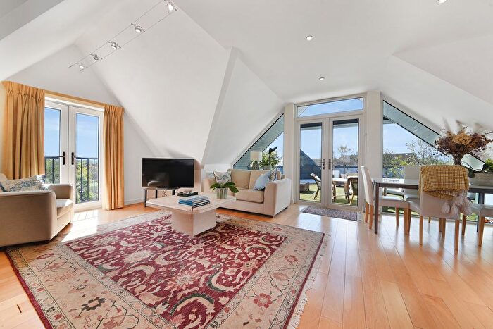 2 Bedroom Flat To Rent In Orchard Lane, SW20