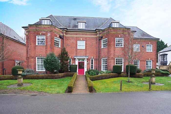 2 Bedroom Flat For Sale In John Cullis Gardens, Leamington Spa, CV32