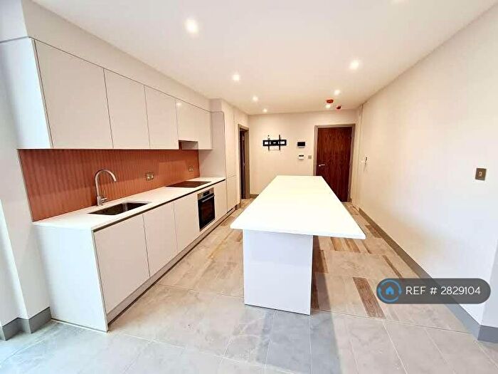 2 Bedroom Flat To Rent In Kember Street, London, N1