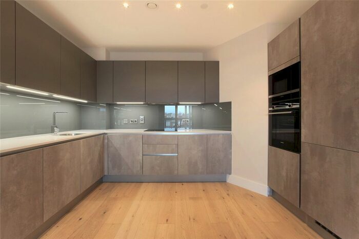 1 Bedroom Flat To Rent In Battersea Park View, Battersea, London, SW8