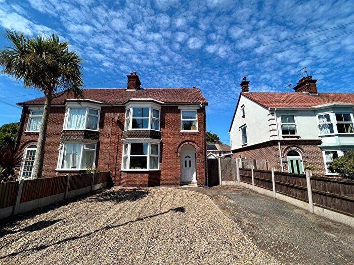 3 Bedroom Semi-Detached House For Sale In Middleton Road, Gorleston, NR31