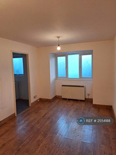 1 Bedroom Flat To Rent In Leaside Road, London, E5