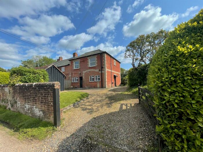 3 Bedroom Detached House To Rent In Bodenham, Salisbury, SP5