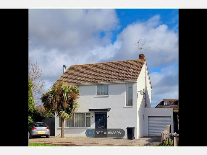 3 Bedroom Detached House To Rent In Chatsworth Avenue, Wokingham, RG41