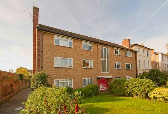 2 Bedroom Flat To Rent In Belmont Road, Twickenham, TW2