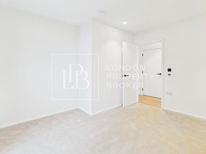 2 Bedroom Apartment To Rent In Barnacle House, Heron Wharf, E14