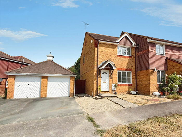 3 Bedroom End Of Terrace House For Sale In Ropeland Way, Horsham, West Sussex, RH12