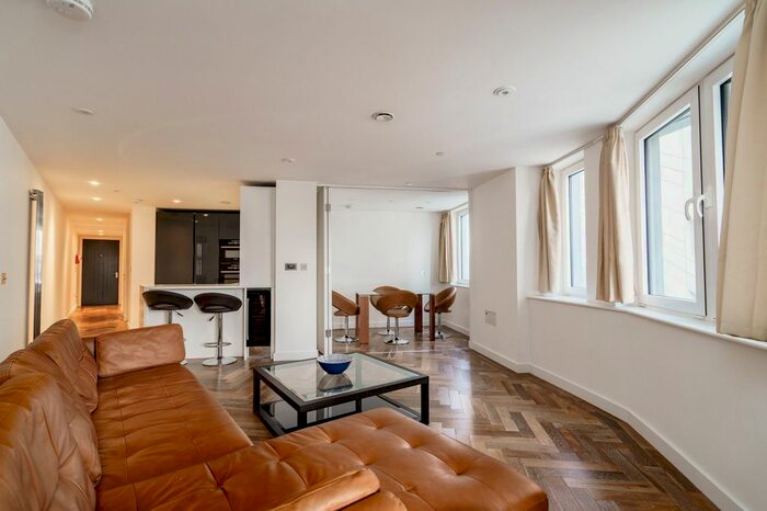 2 Bedroom Flat To Rent In City Road, Eagle Point City Road, EC1V