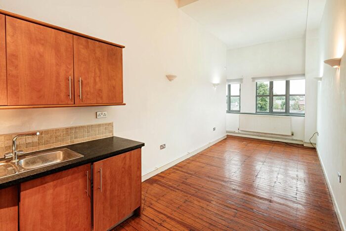 1 Bedroom Flat To Rent In Somerford Grove, London, N16