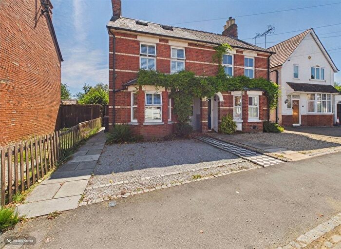 3 Bedroom Semi-Detached House For Sale In Recreation Road, Tilehurst, Reading, RG30