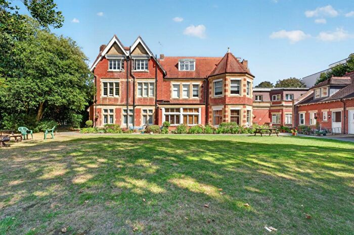 2 Bedroom Apartment For Sale In Derby Road, Roysdean Manor, BH1