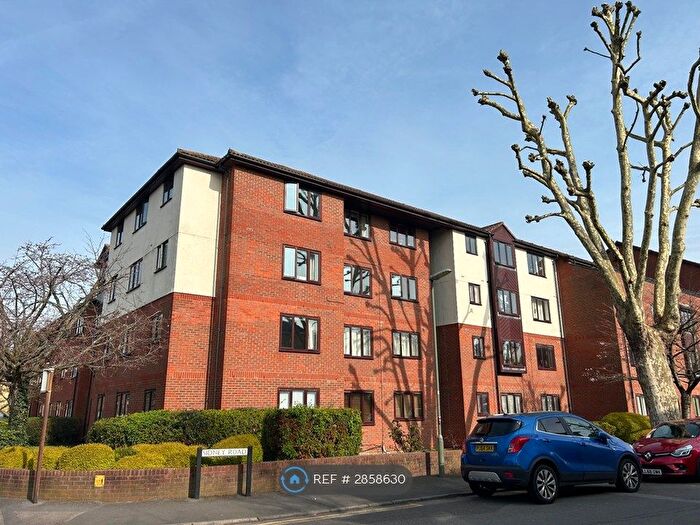 1 Bedroom Flat To Rent In Romana Court, Staines-Upon-Thames, TW18