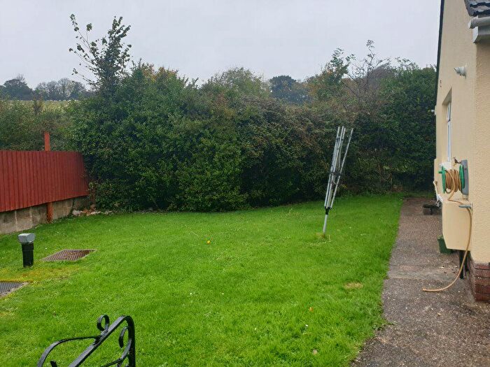 2 Bedroom Bungalow To Rent In Bradiford, EX31