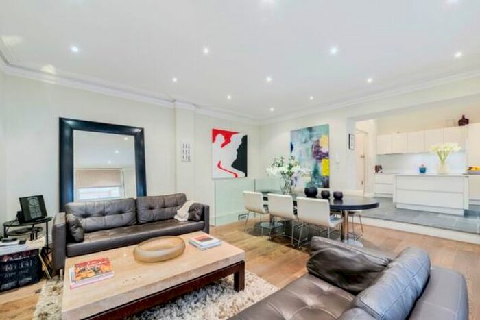 3 Bedroom Flat To Rent In Porchester Place, Hyde Park, London W2