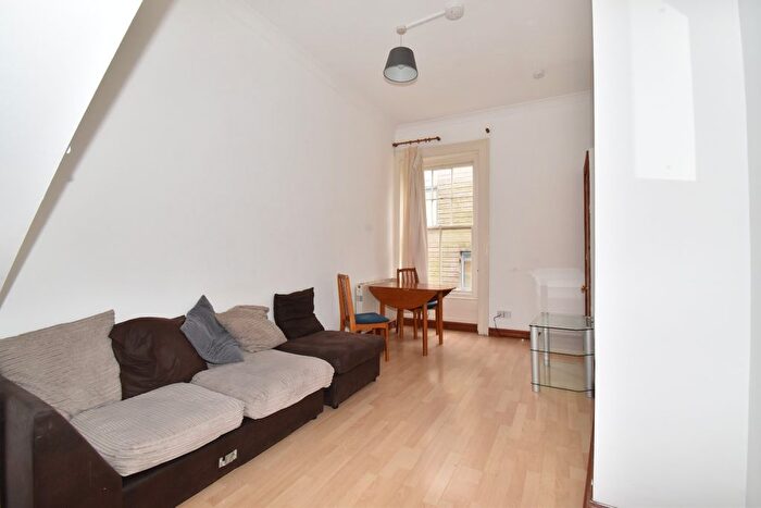 2 Bedroom Flat To Rent In Market Street, Falmouth, TR11