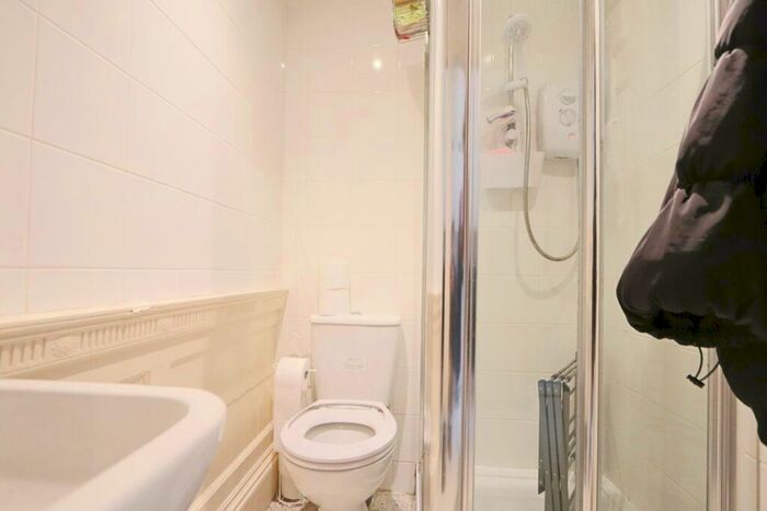 Studio To Rent In Berkeley Square, Bristol, BS8 - Photo 3