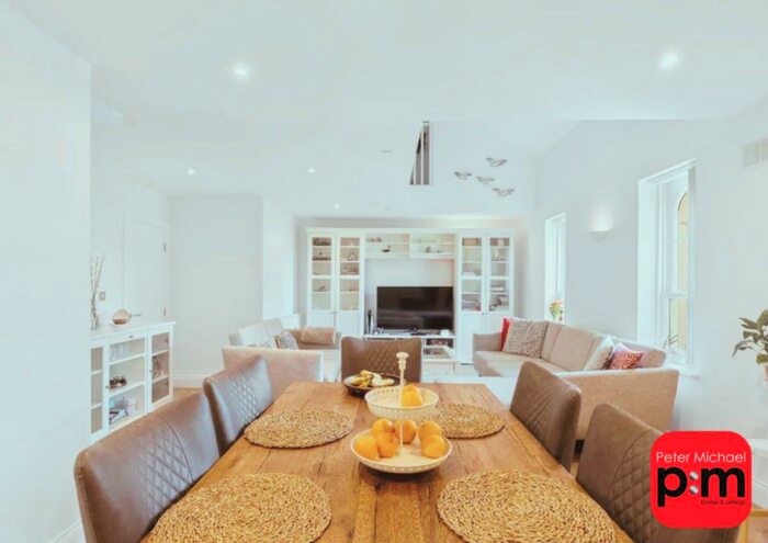 3 Bedroom Apartment To Rent In Princess Park Manor, Friern Barnet, N11