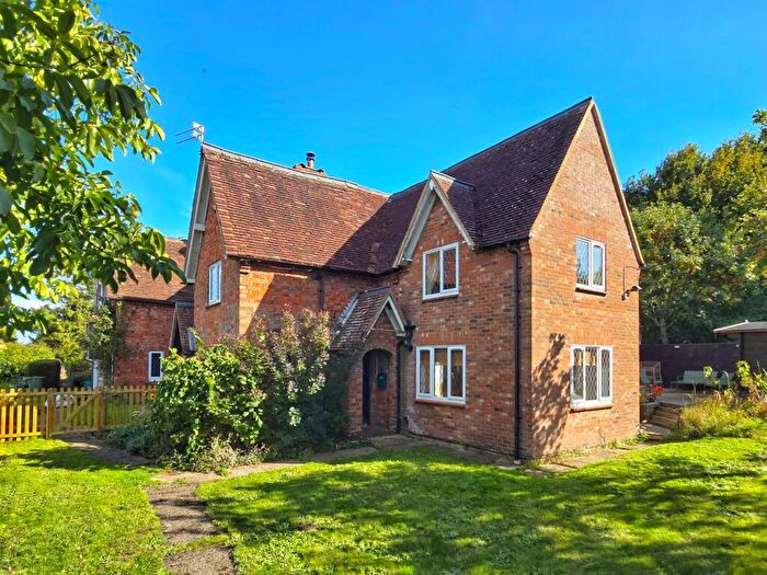 3 Bedroom End Of Terrace House For Sale In Sandhill Close, Millbrook, Bedfordshire, MK45