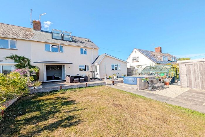 4 Bedroom Semi-Detached House For Sale In Sturminster Newton, DT10