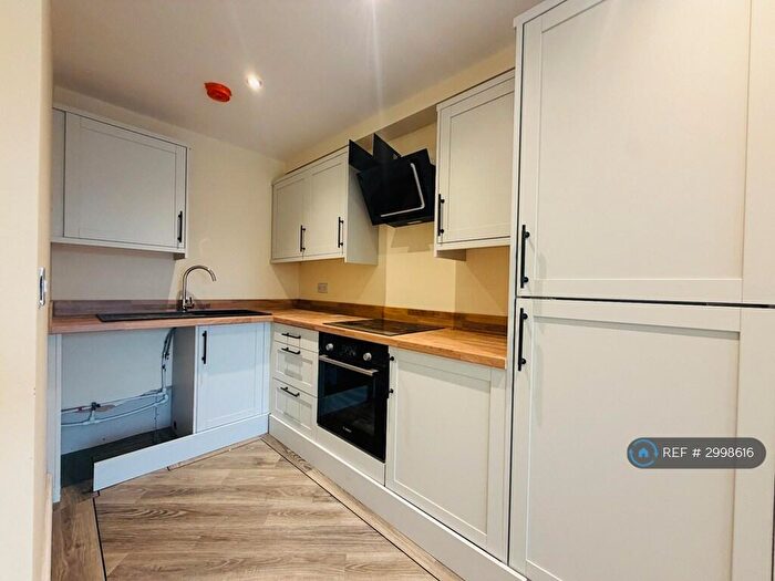 1 Bedroom Flat To Rent In Richardshaw Lane, Pudsey, LS28
