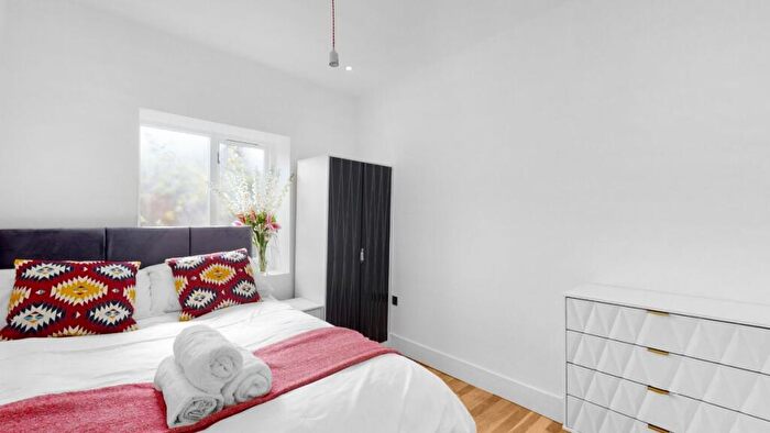 3 Bedroom Flat To Rent In Mora Road, London, NW2