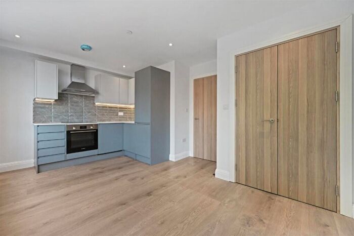 1 Bedroom Flat To Rent In Barking Road, London, E13