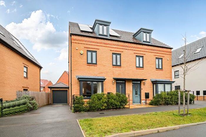 3 Bedroom Semi-Detached House For Sale In Baileys Crescent, Abingdon, OX14