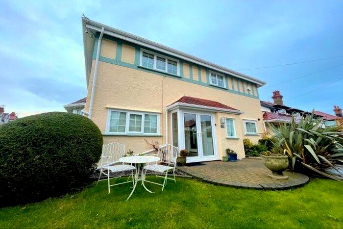 3 Bedroom Property To Rent In Riviere Avenue, Llandudno, LL30