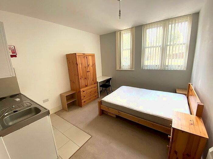 Studio To Rent In Aylward Street, Portsmouth, PO1
