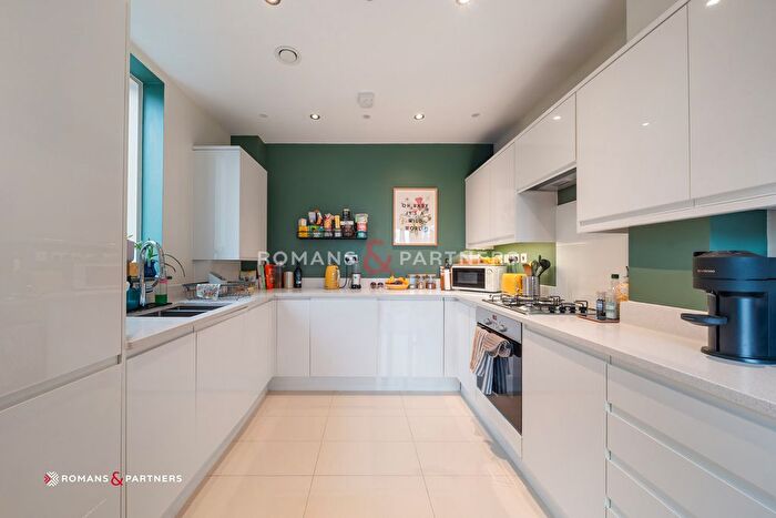 2 Bedroom Flat For Sale In Maple Court, Elephant Amp; Castle, SE17