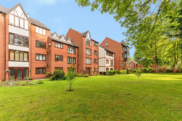 2 Bedroom Flat For Sale In Grosvenor Crescent, Grimsby, Lincolnshire, DN32