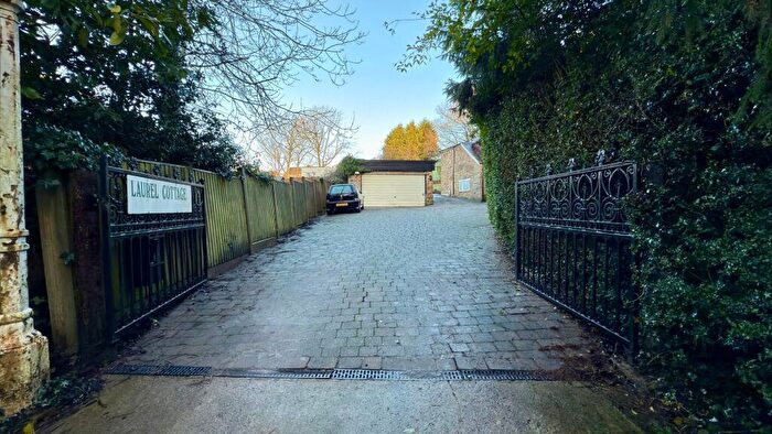 3 Bedroom Detached House For Sale In Hockley Lane, Wingerworth, S42
