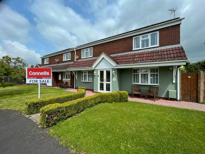 4 Bedroom Semi-Detached House For Sale In Oaks Drive, Brinsford/ Featherstone, Wolverhampton, WV10