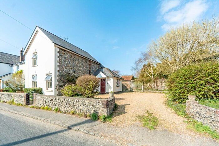 2 Bedroom House To Rent In Mill Cottages, PO22