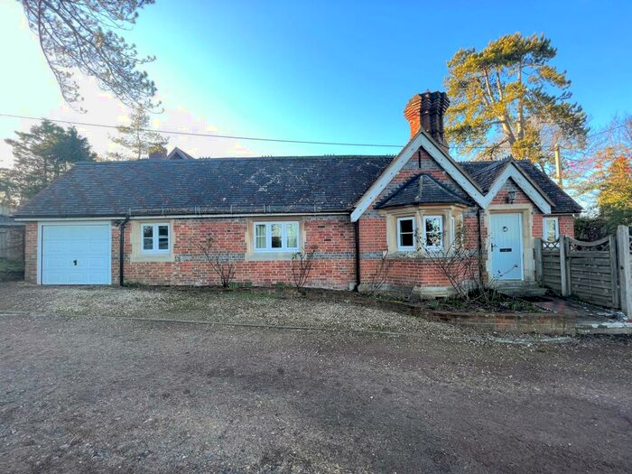 3 Bedroom Bungalow To Rent In Reading Road, Upton, Didcot, OX11