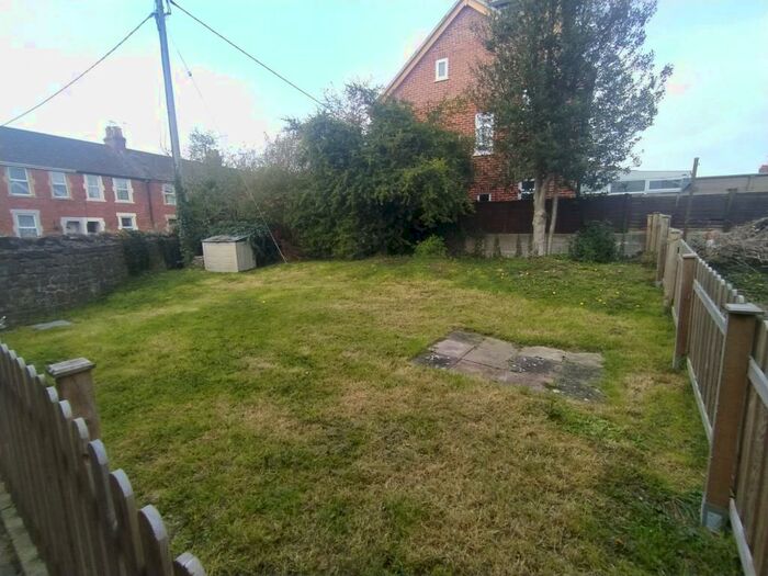 2 Bedroom Flat To Rent In St Johns Road, Frome, BA11