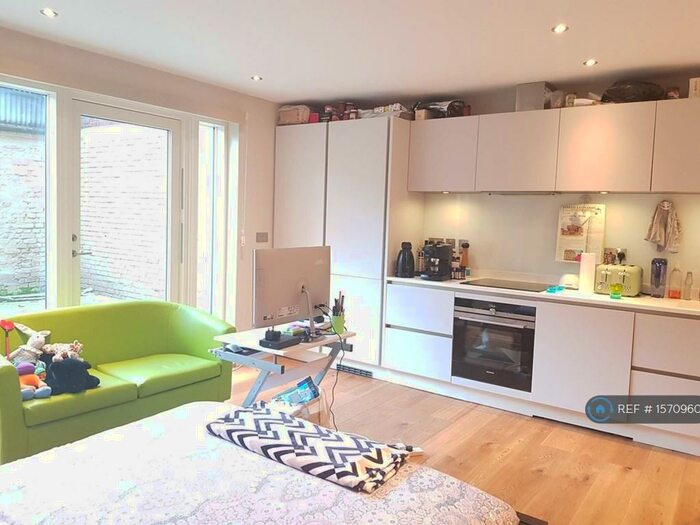 Studio To Rent In Ferdinand Street, London, NW1