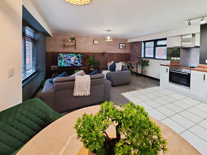 1 Bedroom Apartment To Rent In Lion Court, Warstone Lane, Birmingham, West Midlands, B18