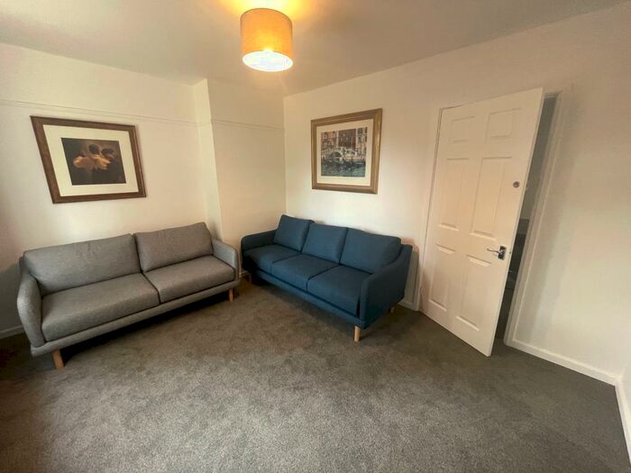 4 Bedroom Semi-Detached House To Rent In Cunningham Road, Norwich, NR5