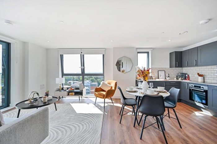 2 Bedroom Flat To Rent In Carter House, Maidenhead, SL6