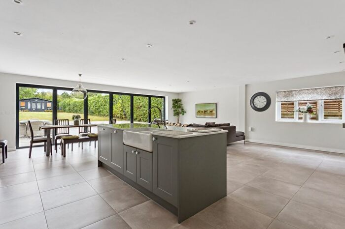 4 Bedroom Detached House For Sale In Tylers Hill Road, Chesham, Buckinghamshire, HP5