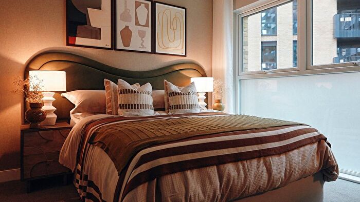 1 Bedroom Flat For Sale In Capital Interchange Way, Brentford, TW8