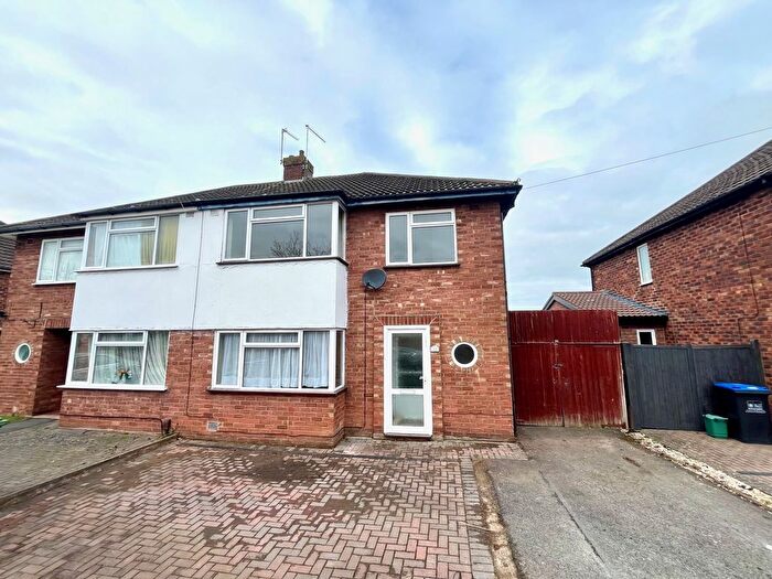 3 Bedroom Semi-Detached House To Rent In Helmsdale Road, Leamington Spa, CV32